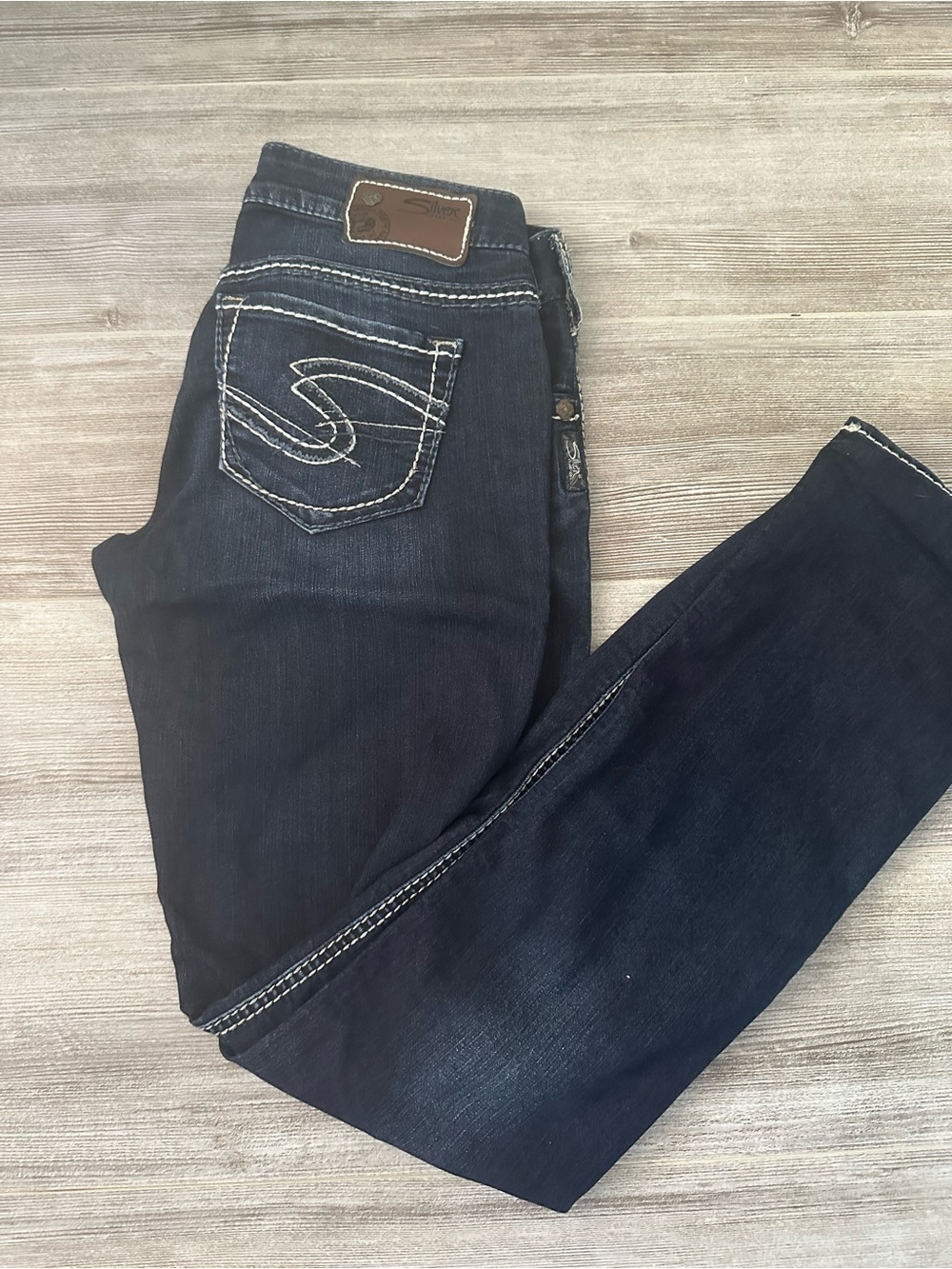 Silver Dark Wash Women's Jeans with Contrast Stitching